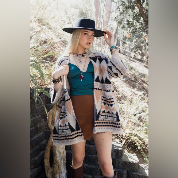 113. LAST 1! AZTEC TRIBAL PONCHO Cardigan sweater duster black tan multicolor - Picture 4 of 4